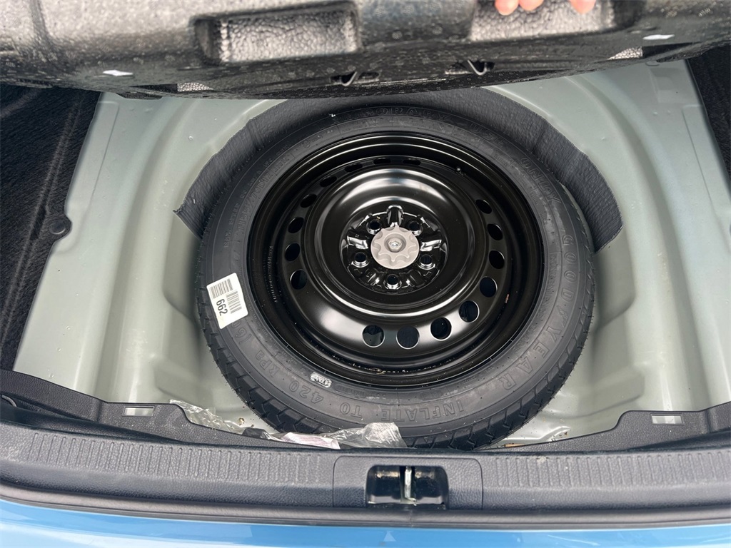 Vehicle image 23 of 32