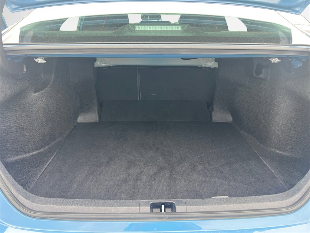 Vehicle image 26 of 32