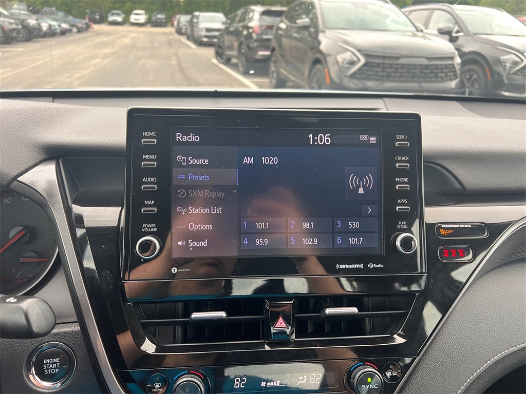 Vehicle image 18 of 32
