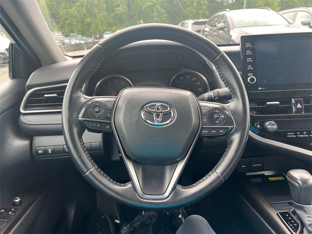 Vehicle image 16 of 32