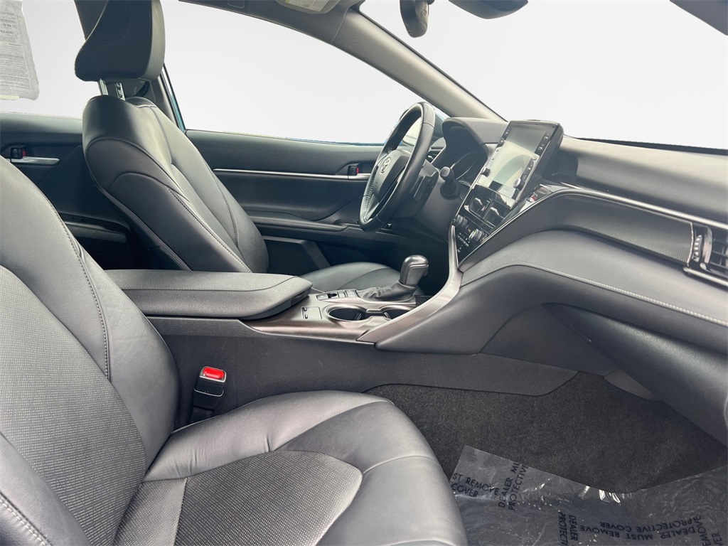 Vehicle image 27 of 32