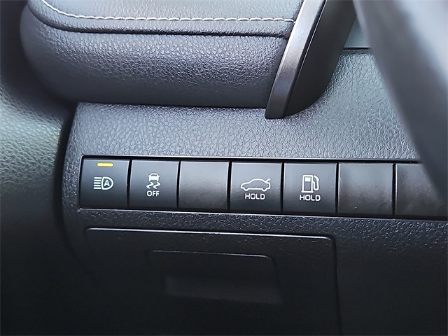 Vehicle image 17 of 25