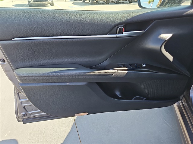 Vehicle image 14 of 25
