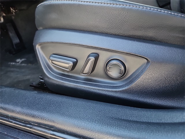 Vehicle image 16 of 25