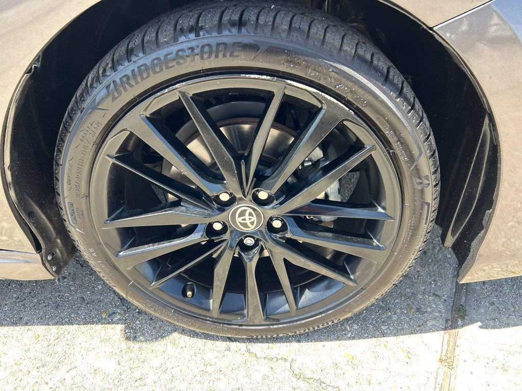 Vehicle image 24 of 27