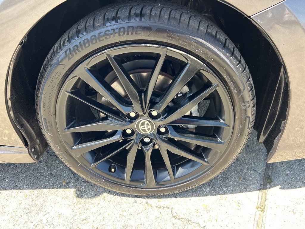 Vehicle image 25 of 27