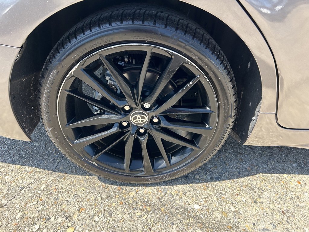 Vehicle image 23 of 27