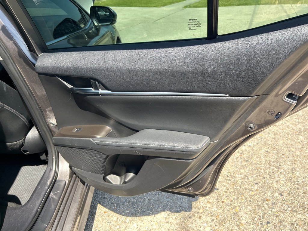 Vehicle image 20 of 27