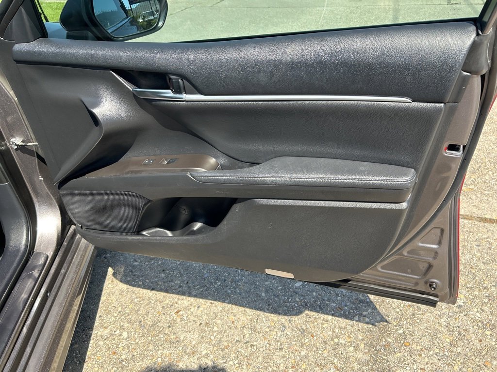 Vehicle image 17 of 27