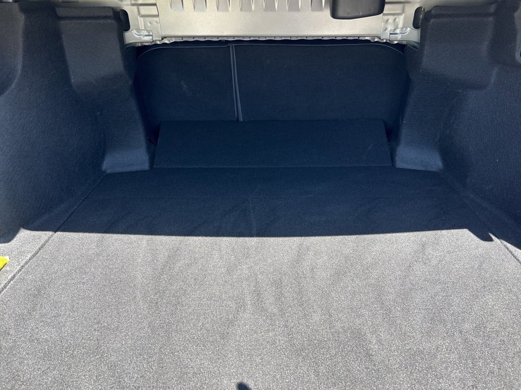 Vehicle image 21 of 27