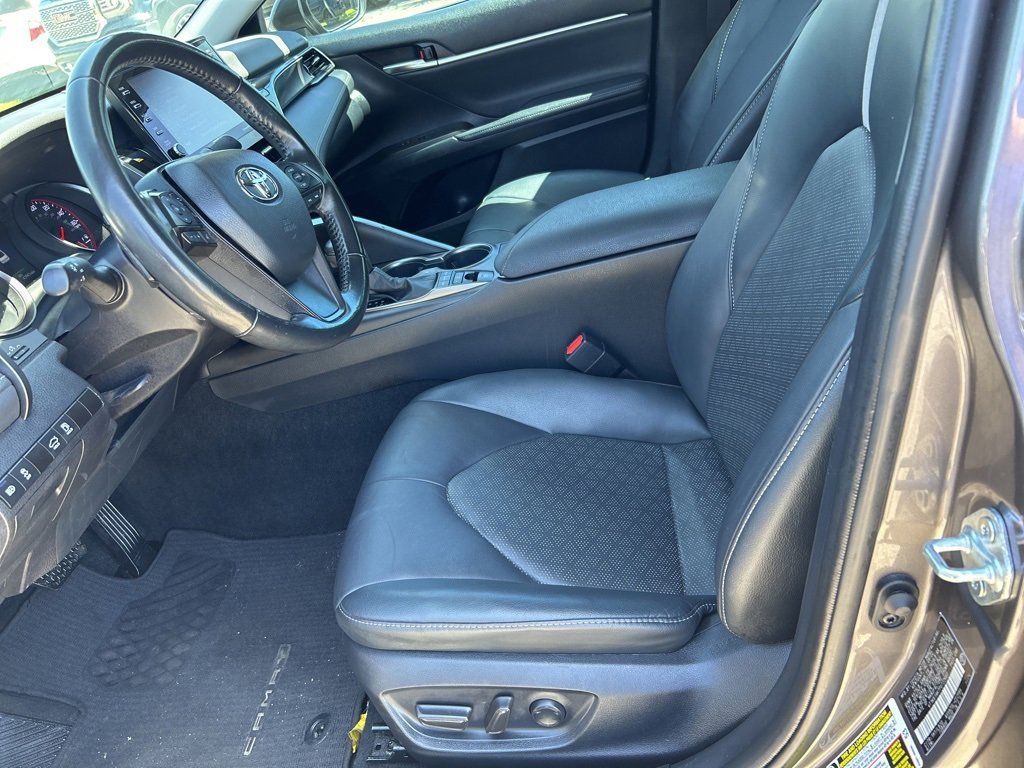 Vehicle image 8 of 27