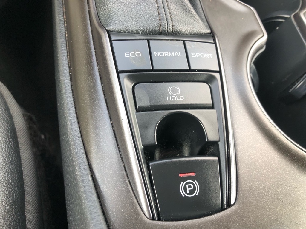 Vehicle image 25 of 35
