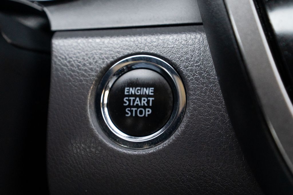 Vehicle image 32 of 36