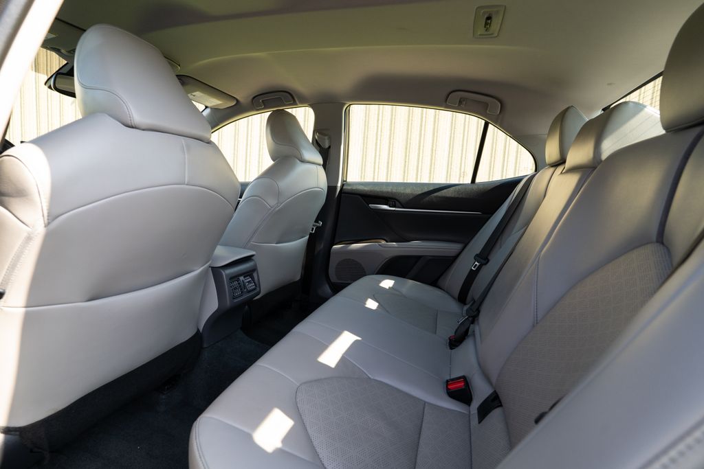 Vehicle image 14 of 36