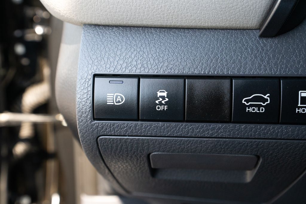 Vehicle image 31 of 36
