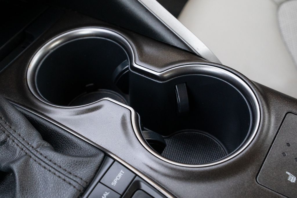 Vehicle image 25 of 36