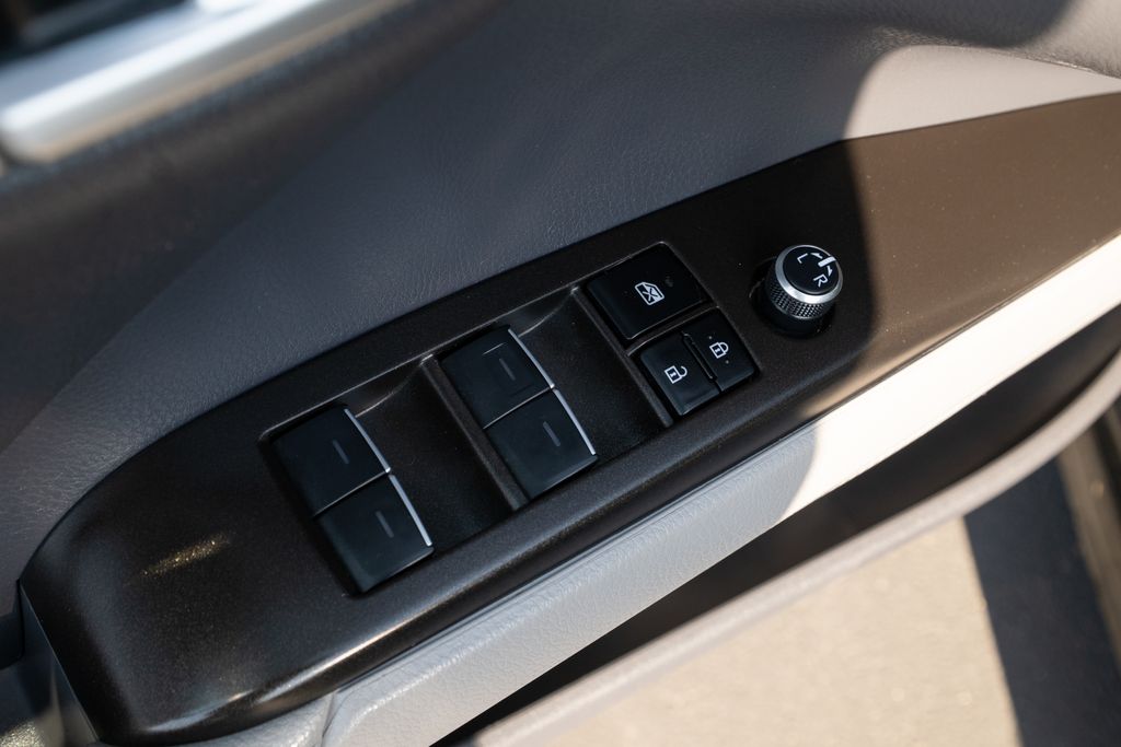 Vehicle image 35 of 36