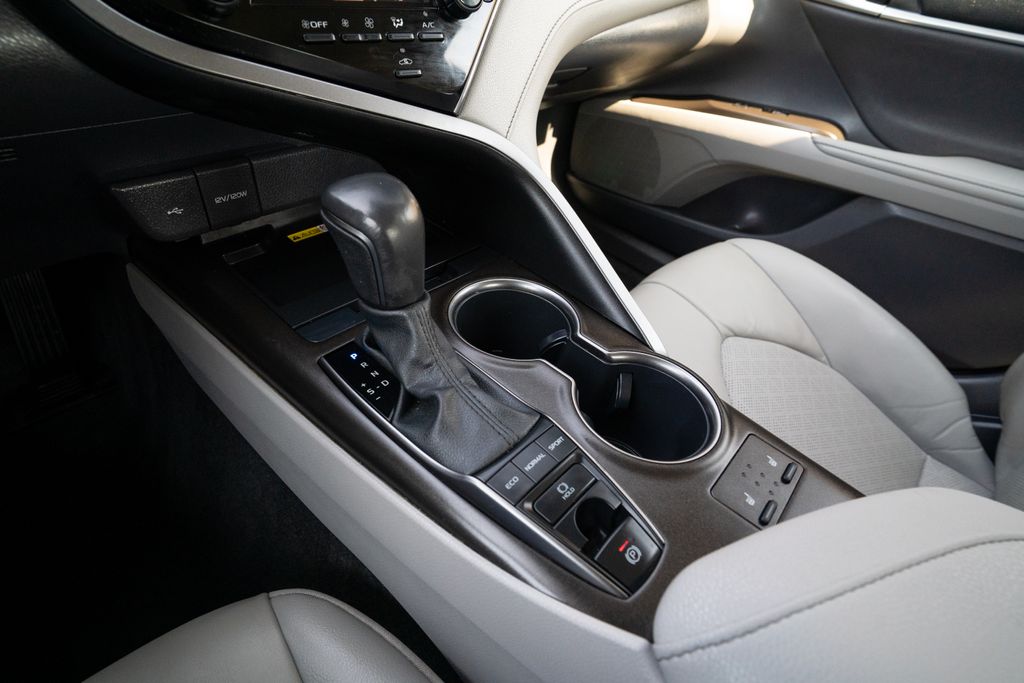 Vehicle image 23 of 36