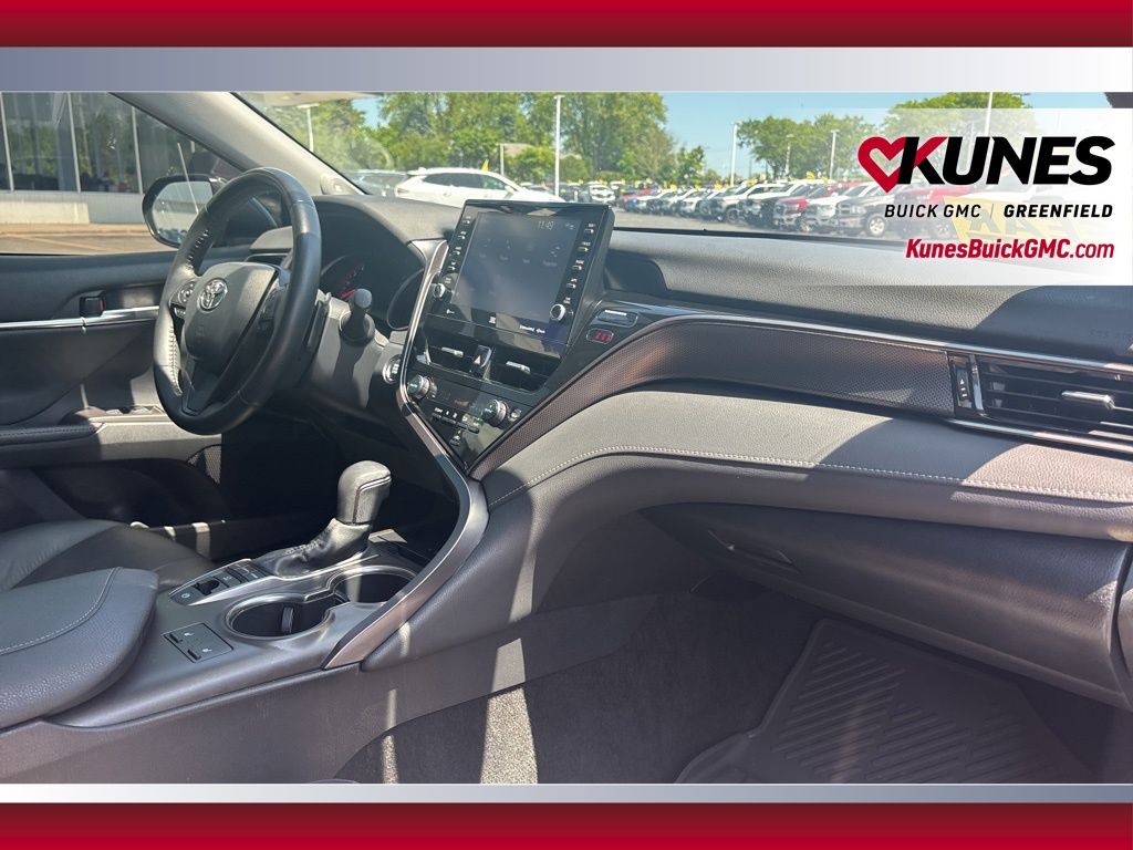 Vehicle image 19 of 43