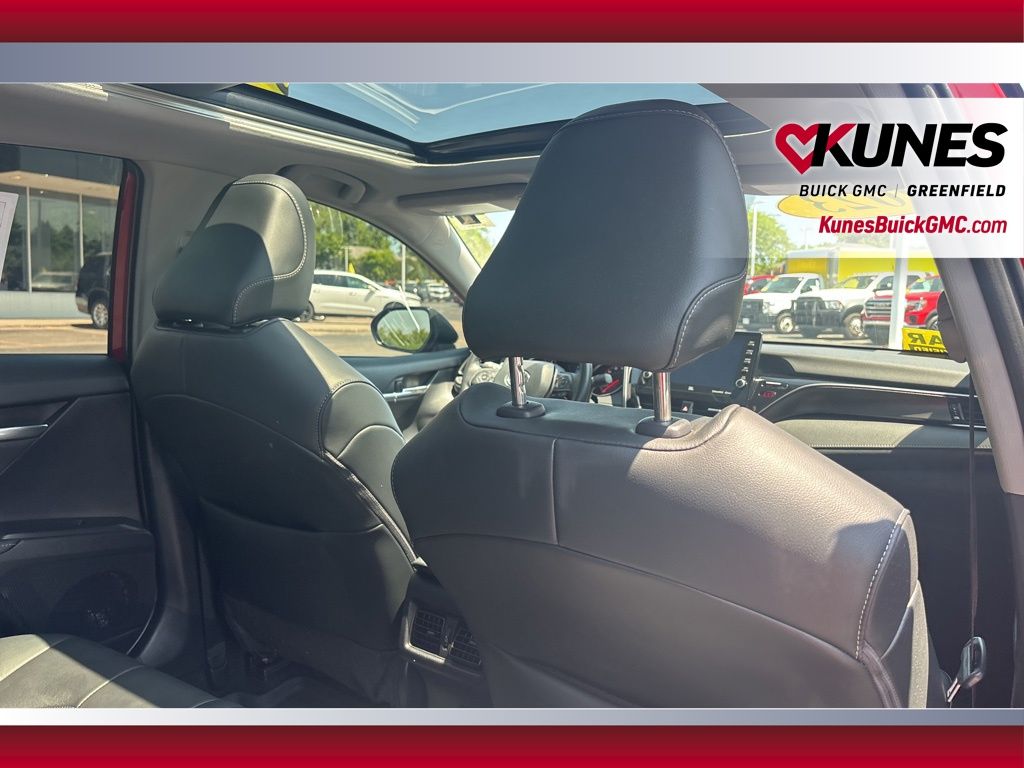 Vehicle image 15 of 43