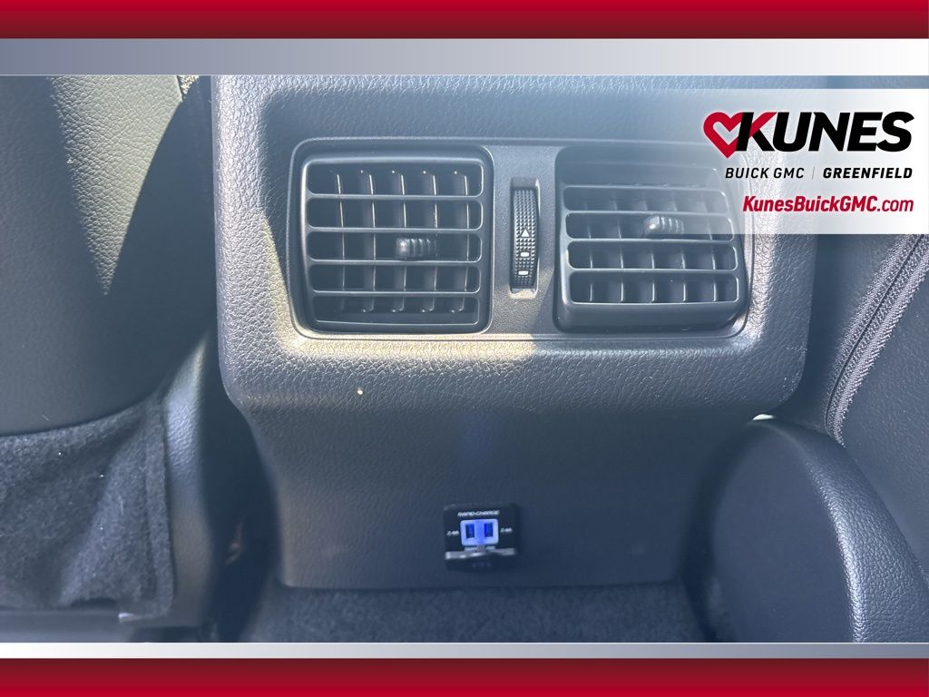 Vehicle image 28 of 43