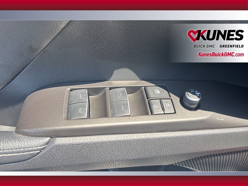 Vehicle image 40 of 43