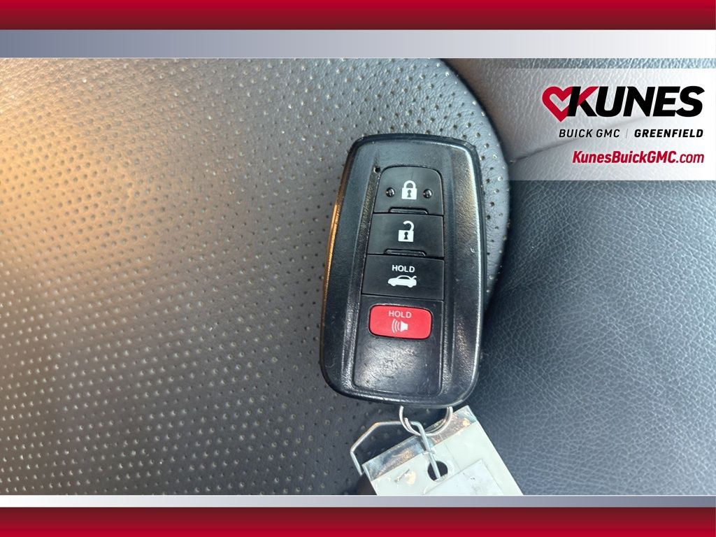 Vehicle image 29 of 43