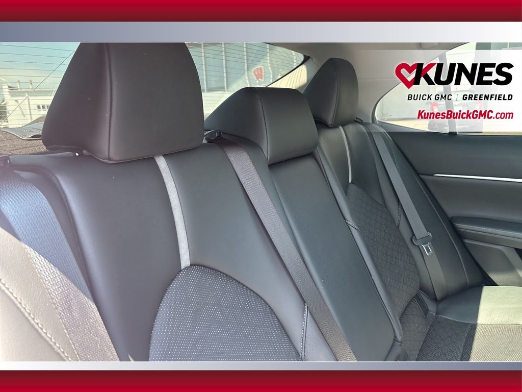 Vehicle image 14 of 43