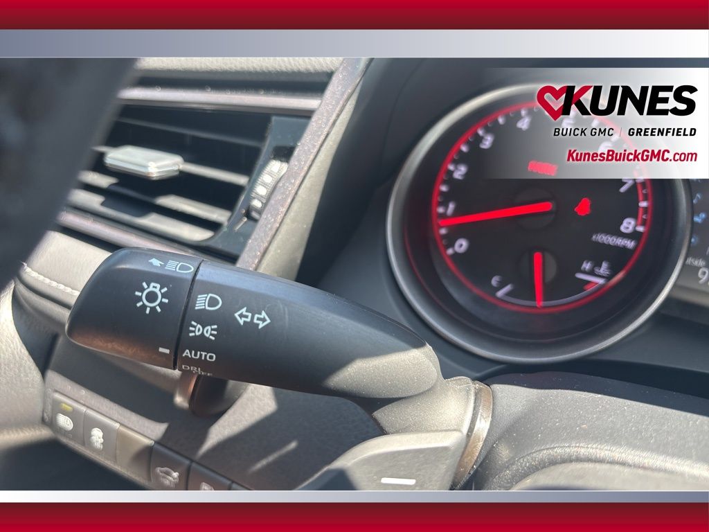 Vehicle image 21 of 43