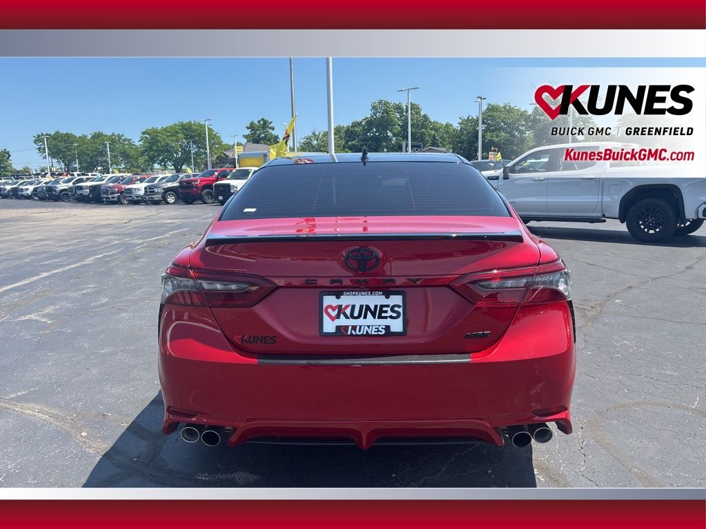 Vehicle image 8 of 43