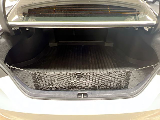 Vehicle image 24 of 31
