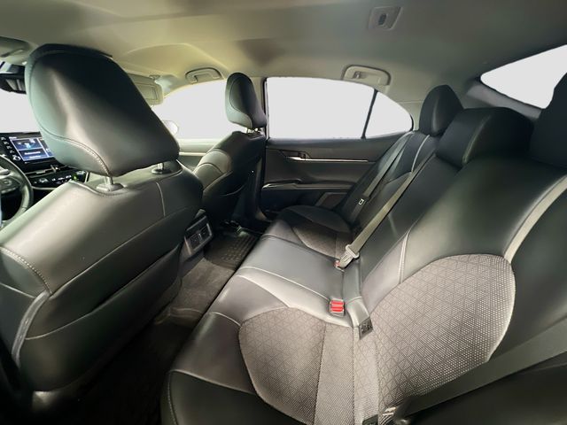 Vehicle image 23 of 31