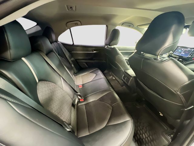 Vehicle image 25 of 31