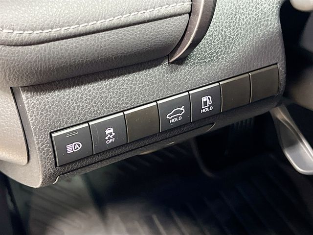 Vehicle image 10 of 31