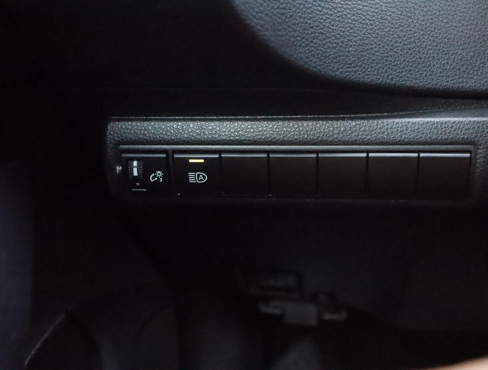 Vehicle image 16 of 25