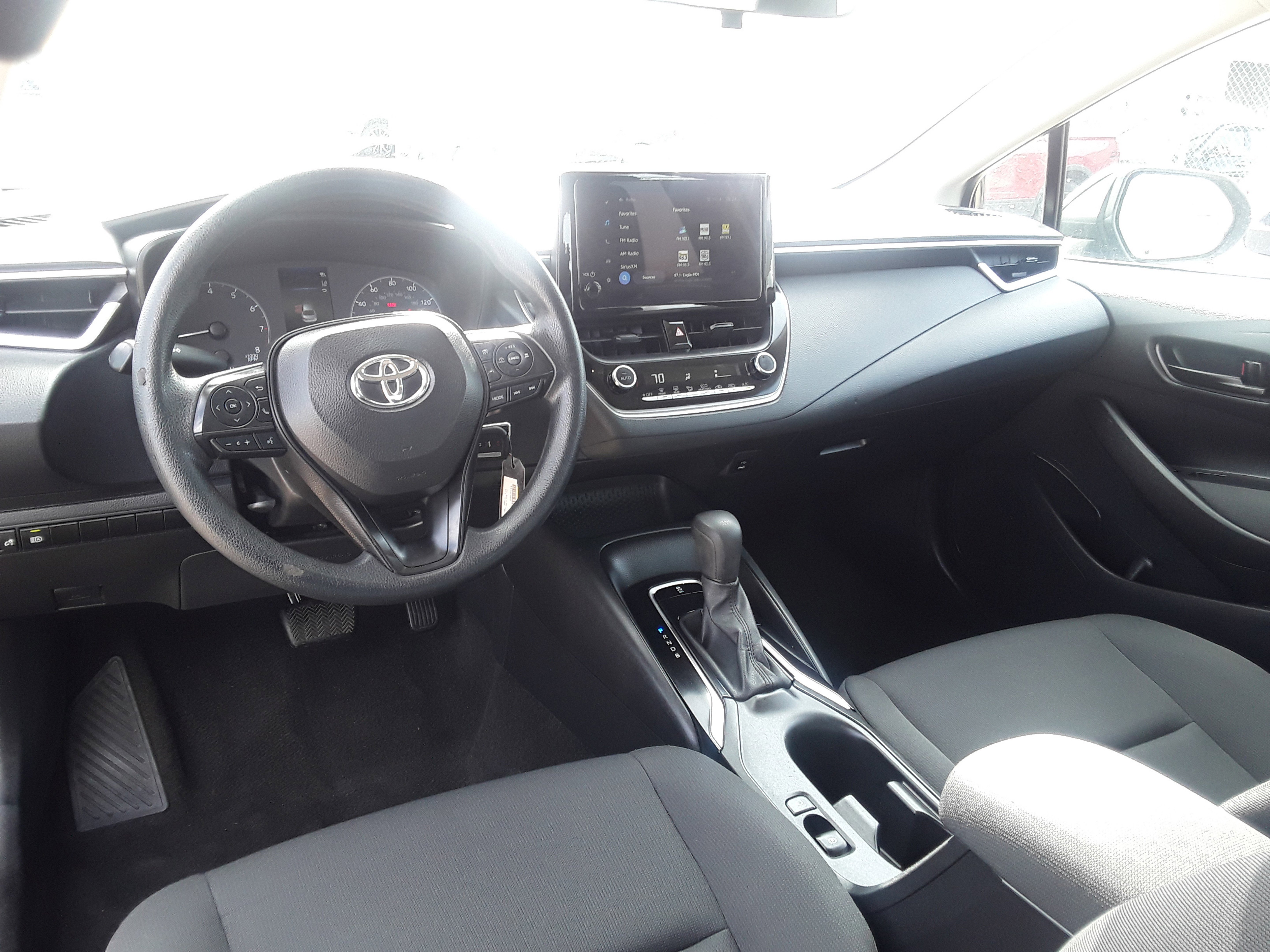 Vehicle image 13 of 21