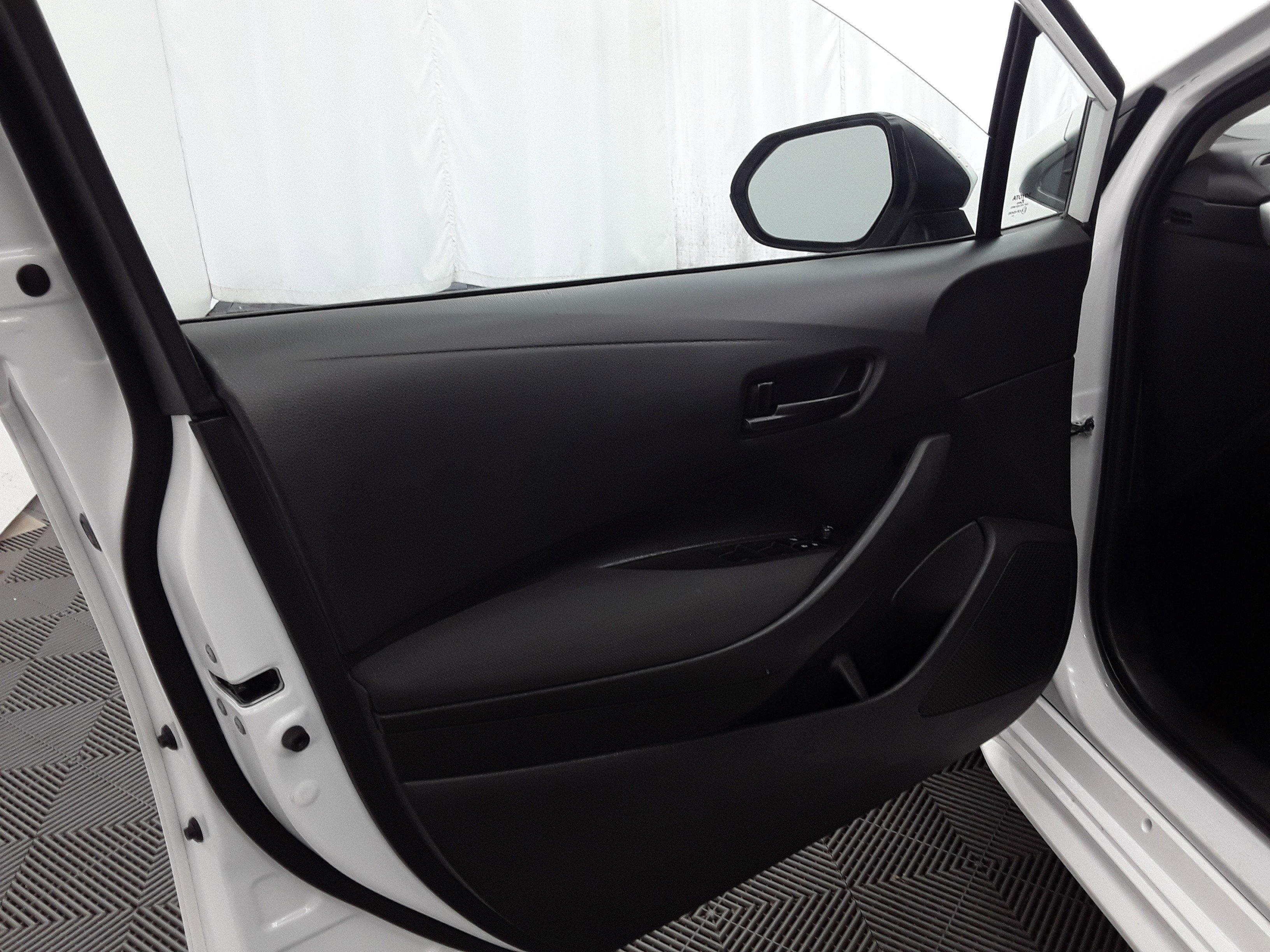 Vehicle image 11 of 23