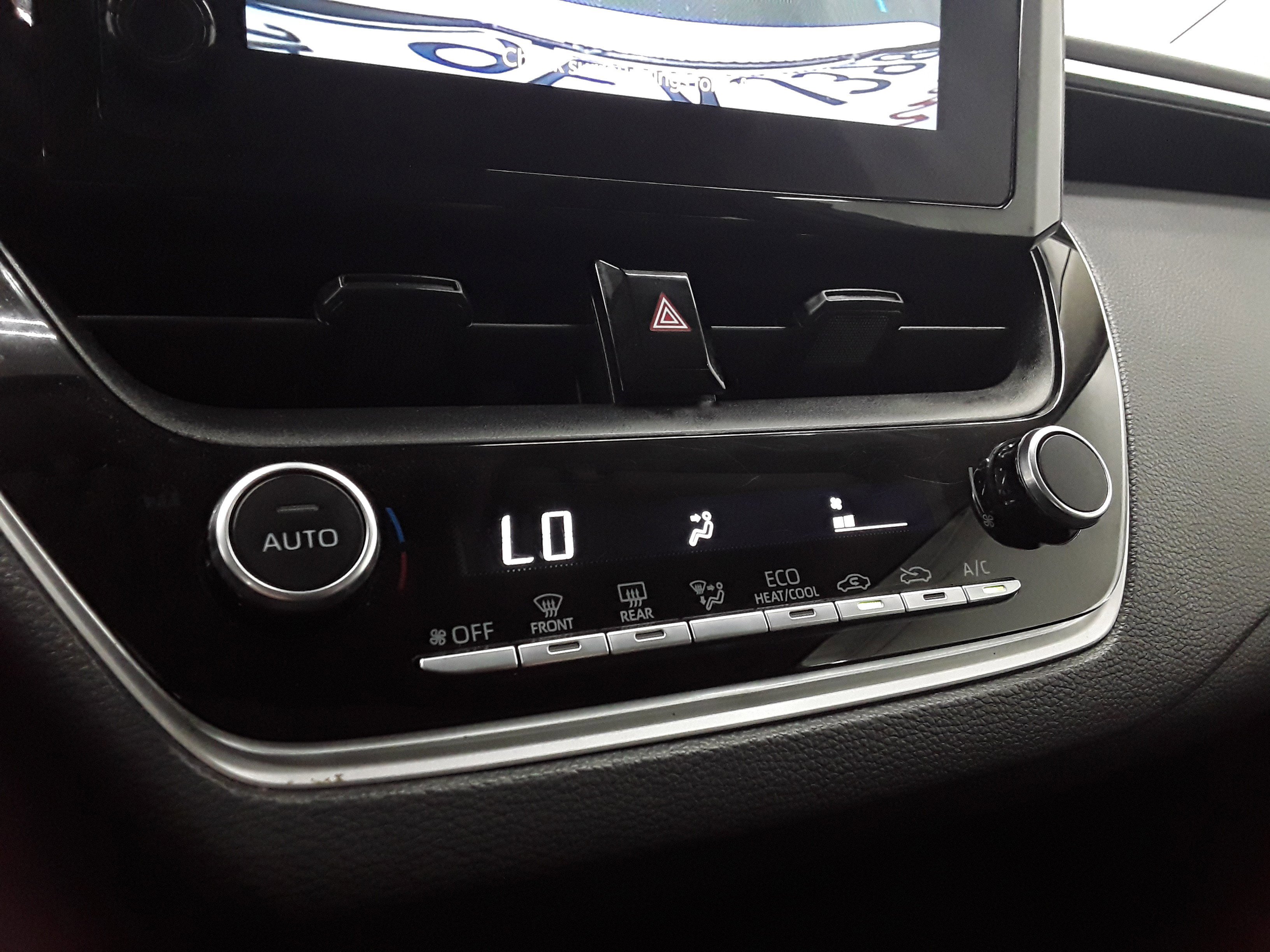 Vehicle image 21 of 23