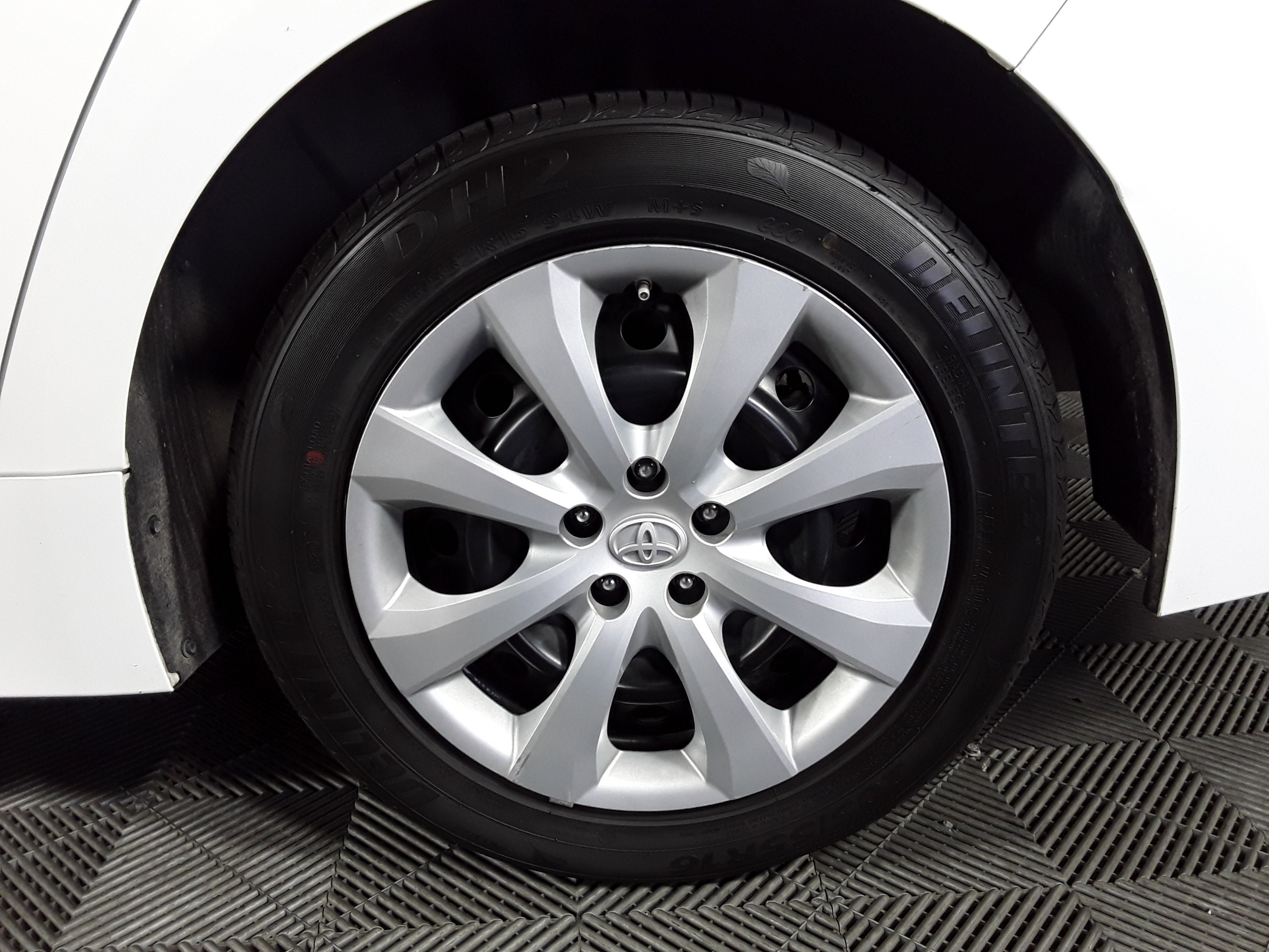 Vehicle image 13 of 23