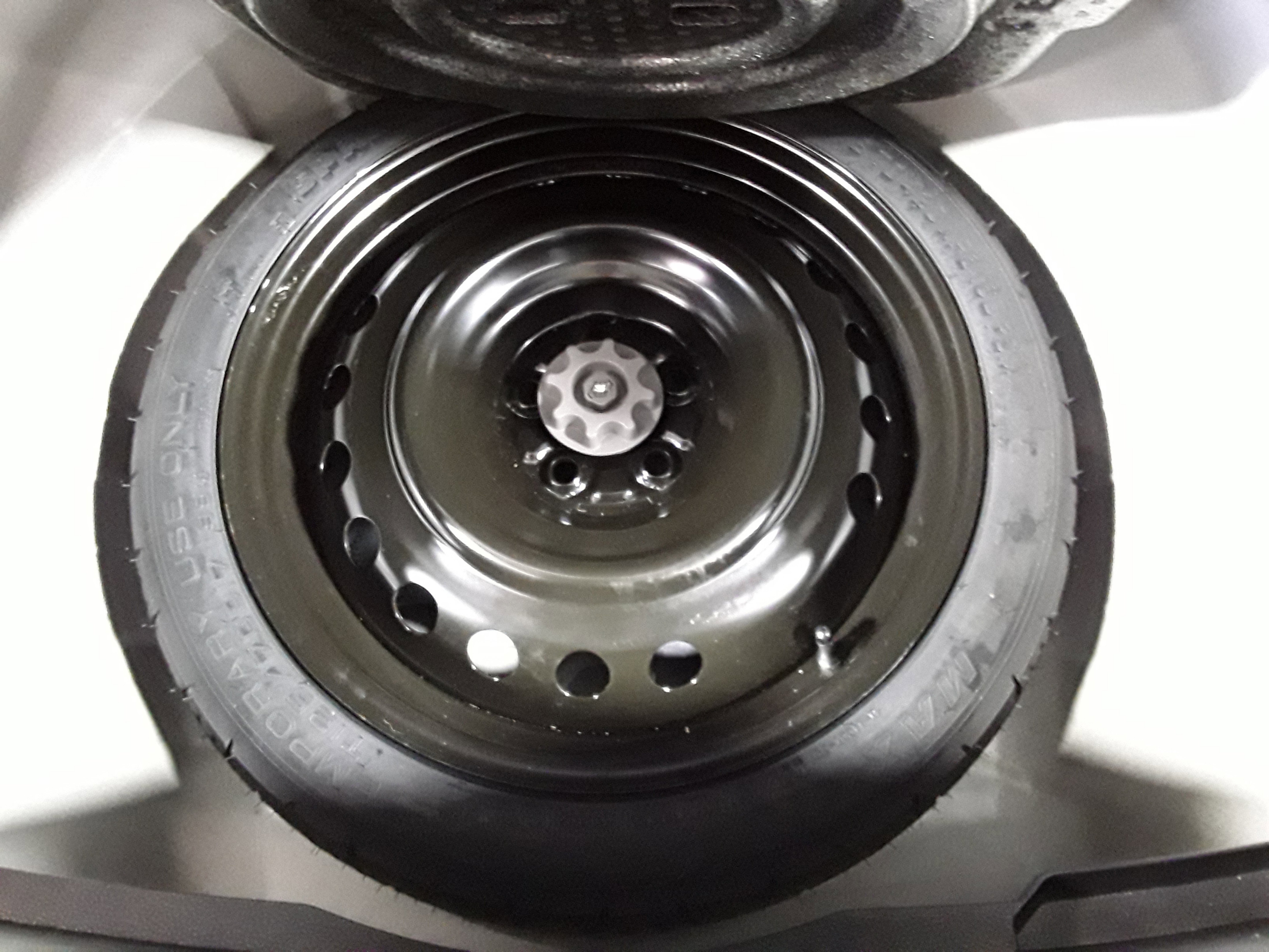 Vehicle image 21 of 23