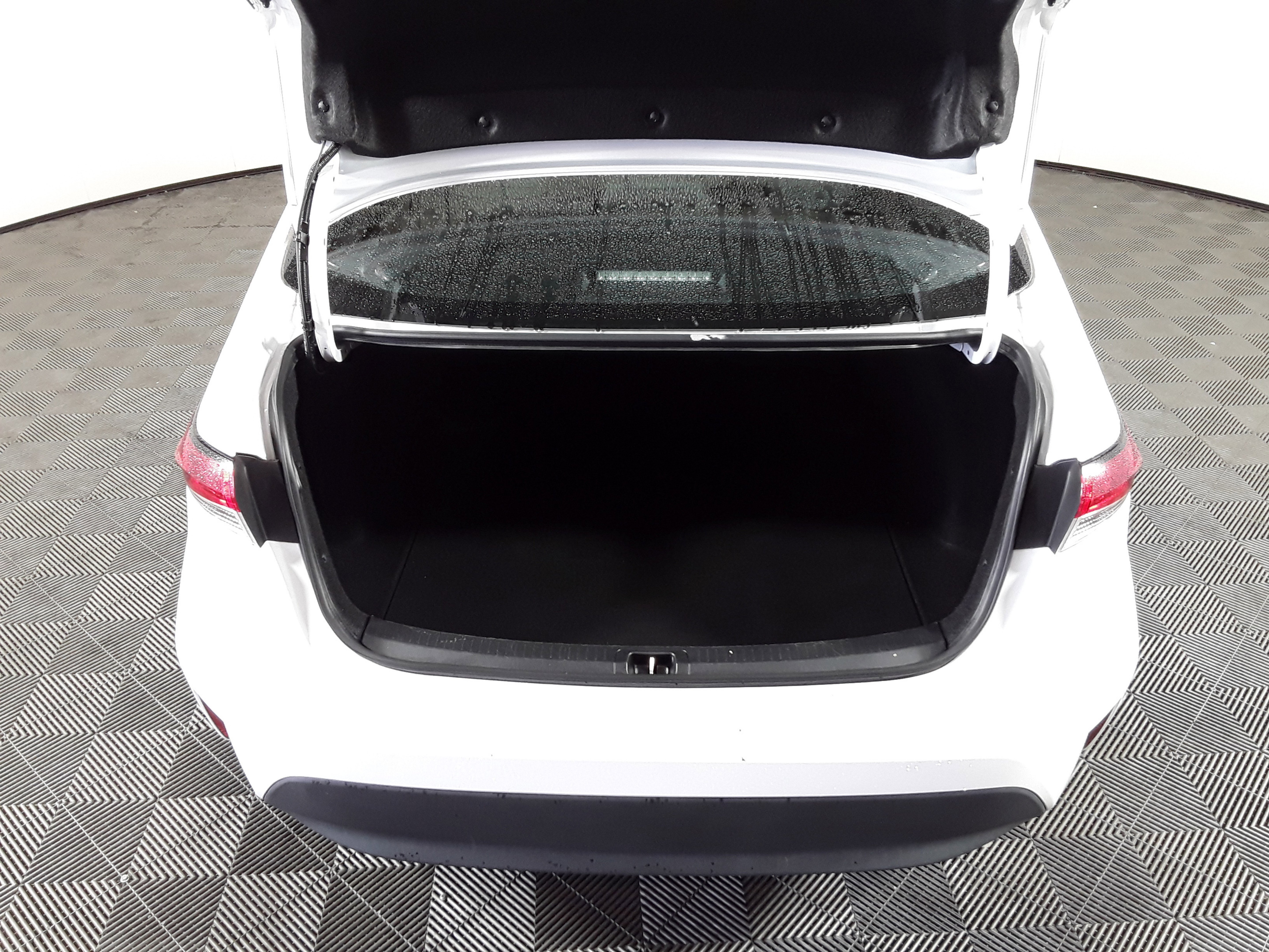 Vehicle image 7 of 23
