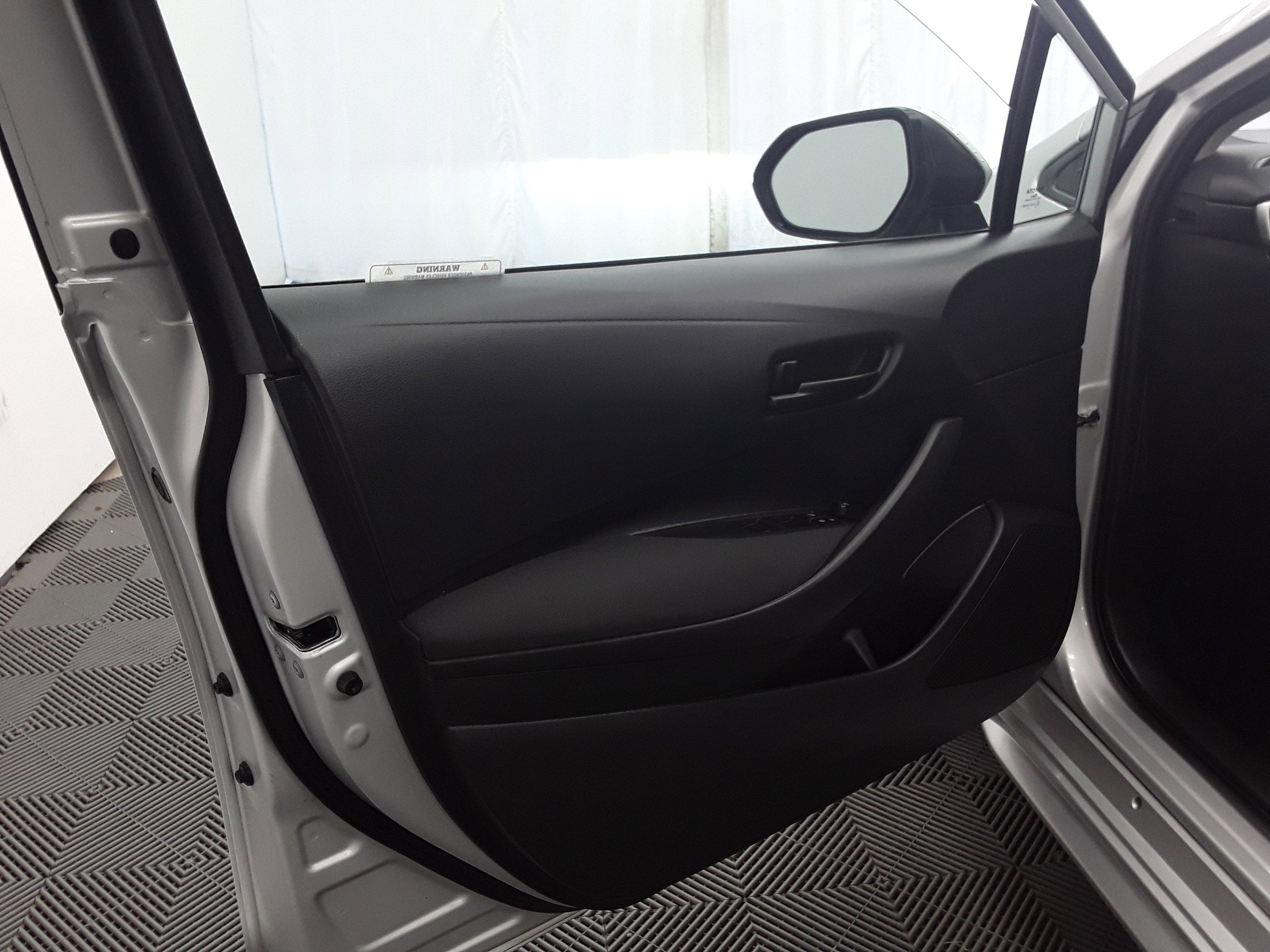 Vehicle image 11 of 23