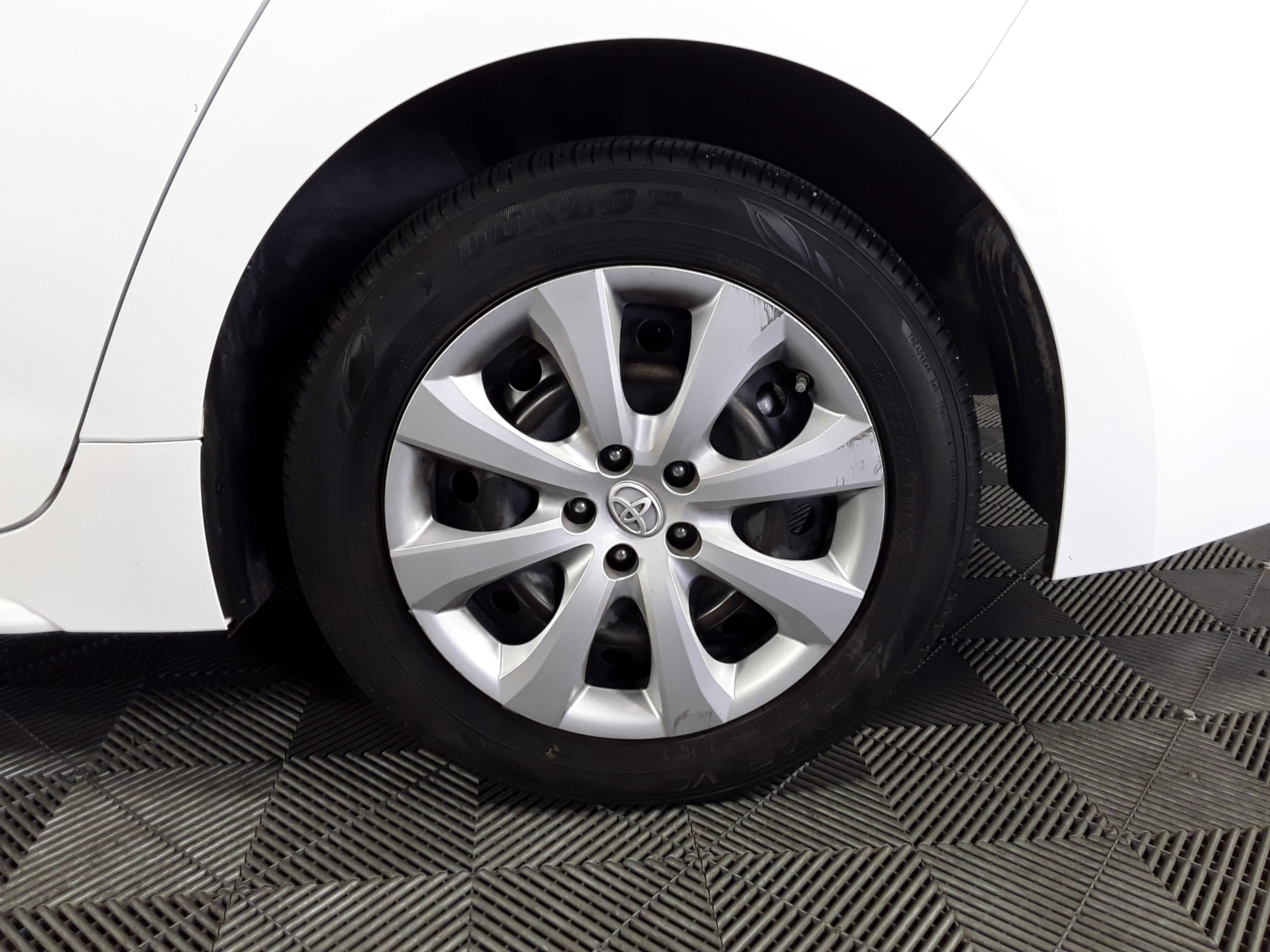 Vehicle image 13 of 22