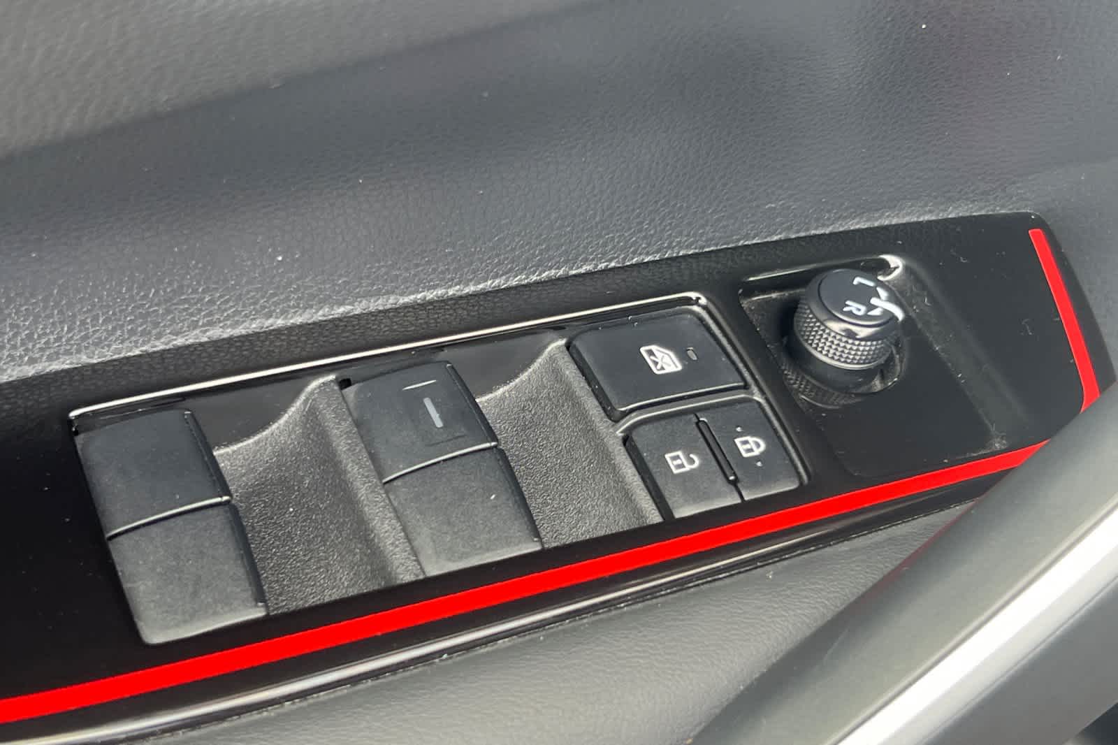Vehicle image 13 of 29