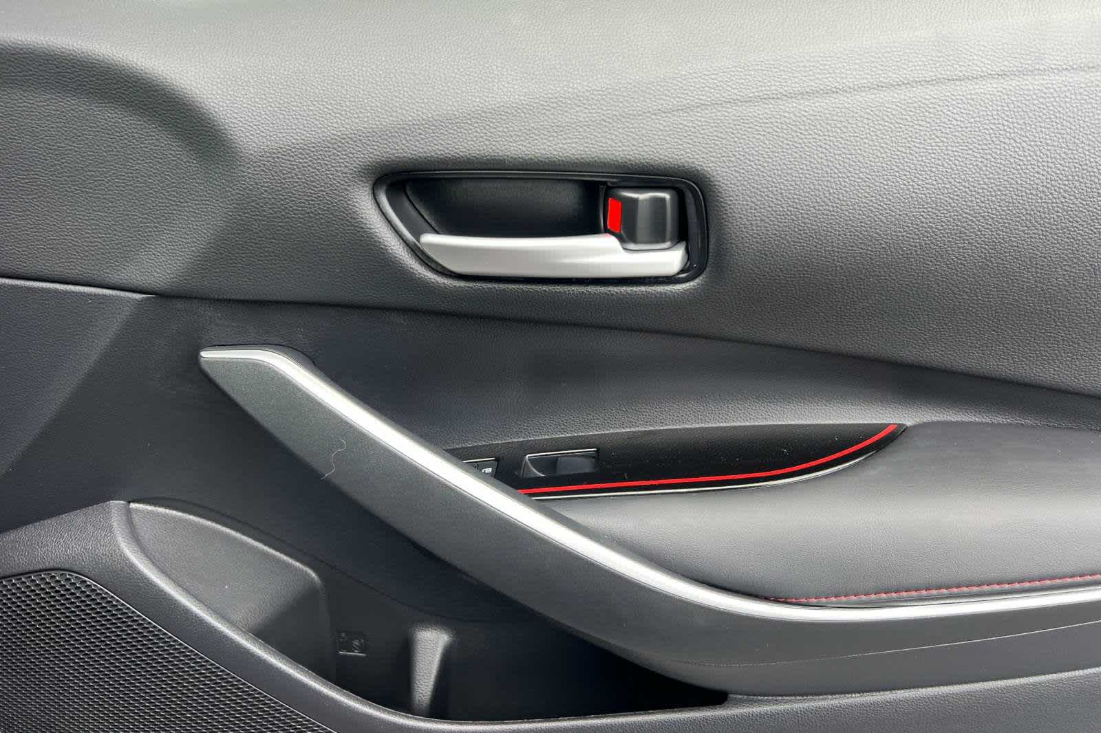 Vehicle image 17 of 29