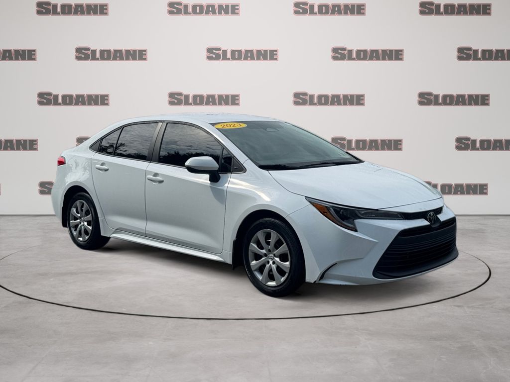 2023 Toyota Corolla LE Image 3 of 30
