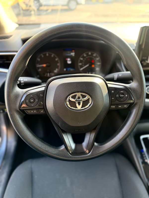 Vehicle image 8 of 13