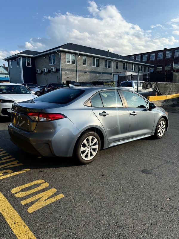 Vehicle image 4 of 13