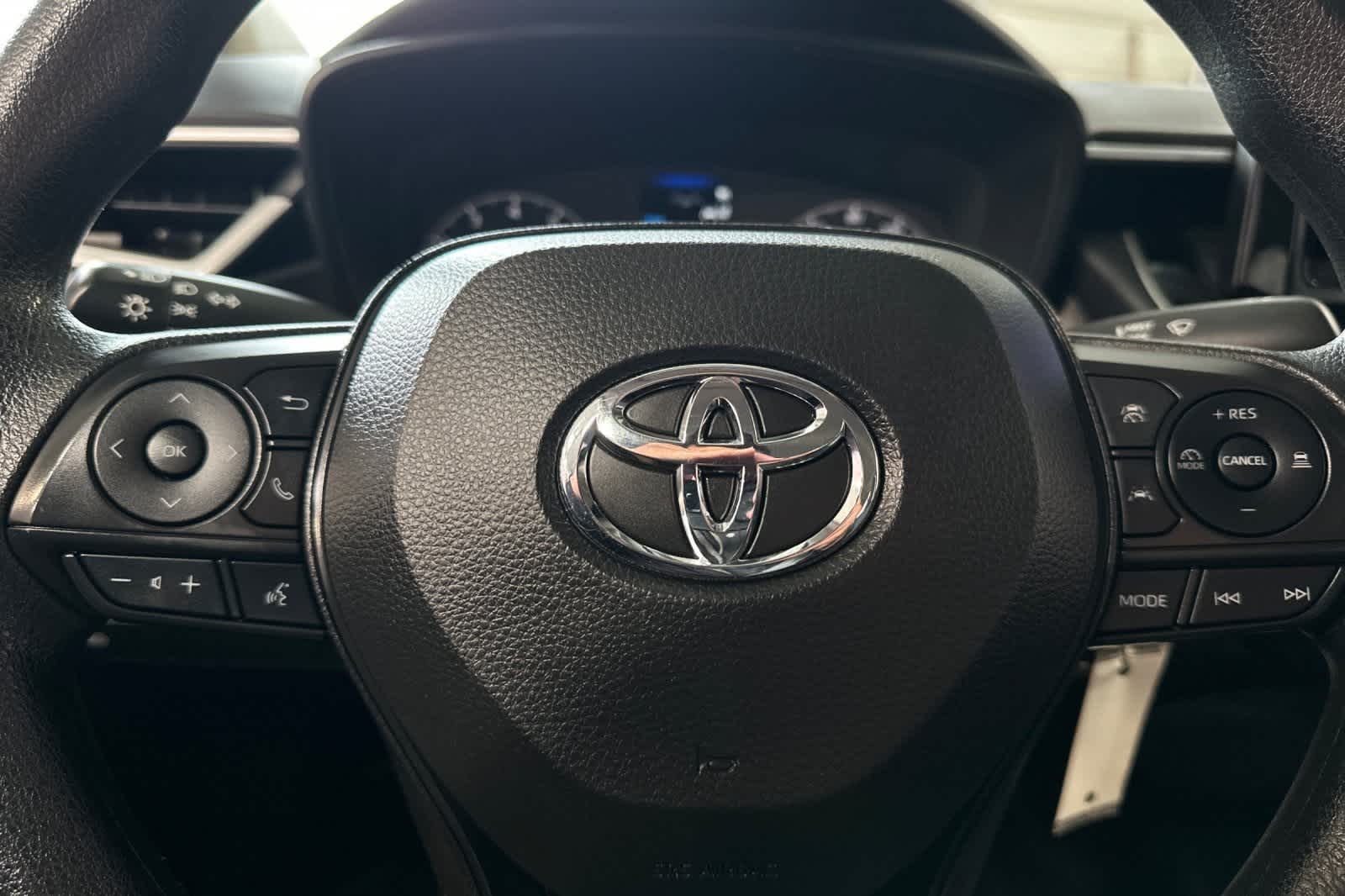 Vehicle image 21 of 25