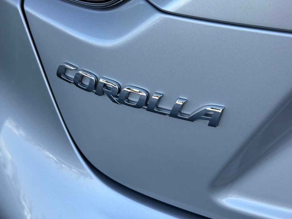 Vehicle image 14 of 33
